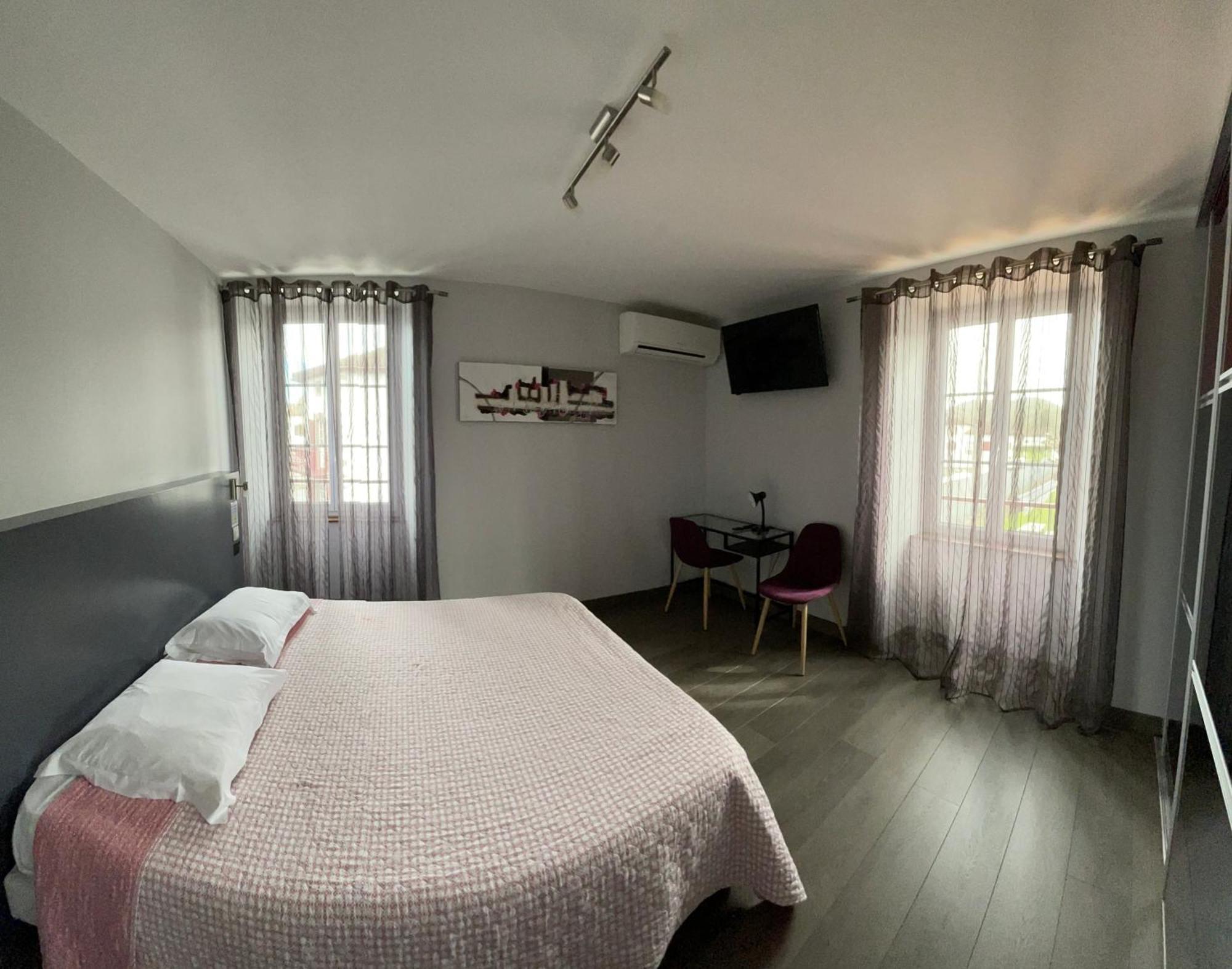 Hotel Mendy Saint-Jean-le-Vieux  Экстерьер фото