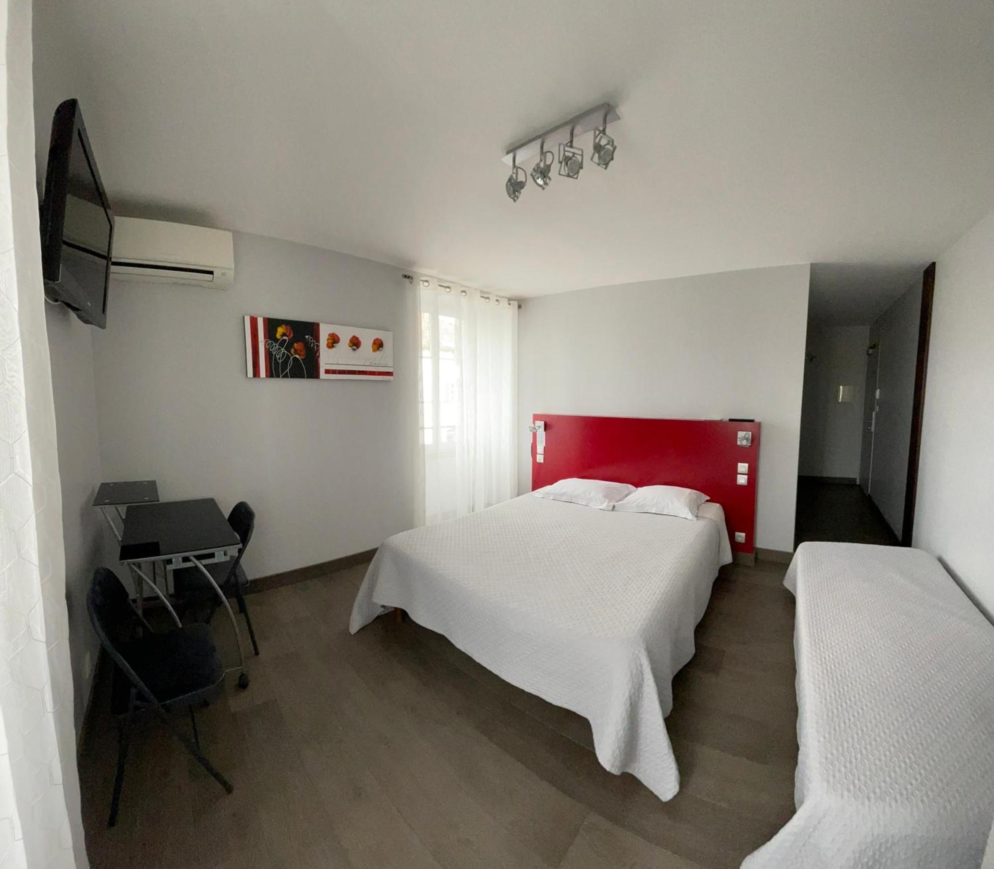 Hotel Mendy Saint-Jean-le-Vieux  Экстерьер фото